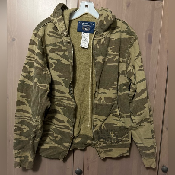Levi's Tops - Levi's Olive Green Camo Hooded Zip Jacket